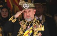 King of Malaysia gives up throne for new life with beauty queen
